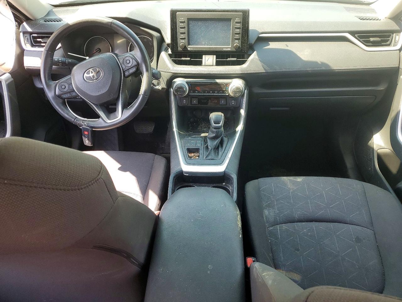 2021 TOYOTA RAV4 XLE photo 15