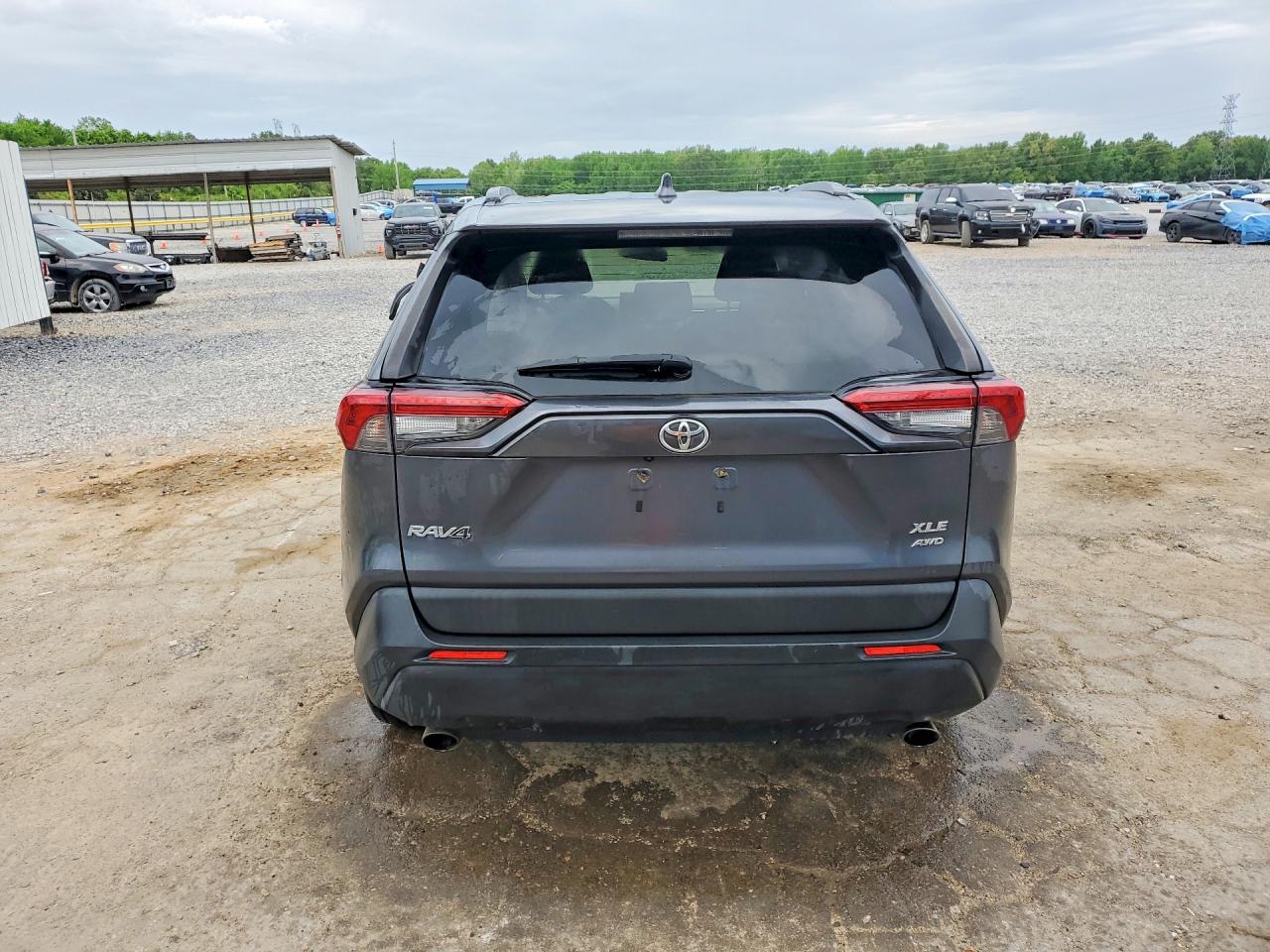 2021 TOYOTA RAV4 XLE photo 11