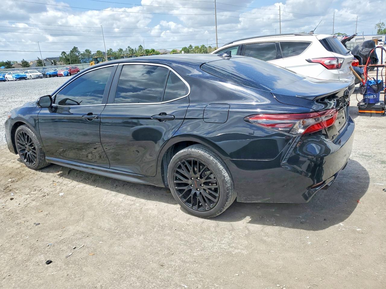 2023 TOYOTA CAMRY SE photo 3