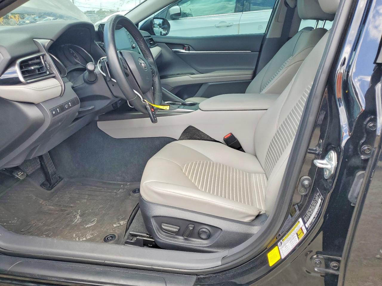 2023 TOYOTA CAMRY SE photo 13