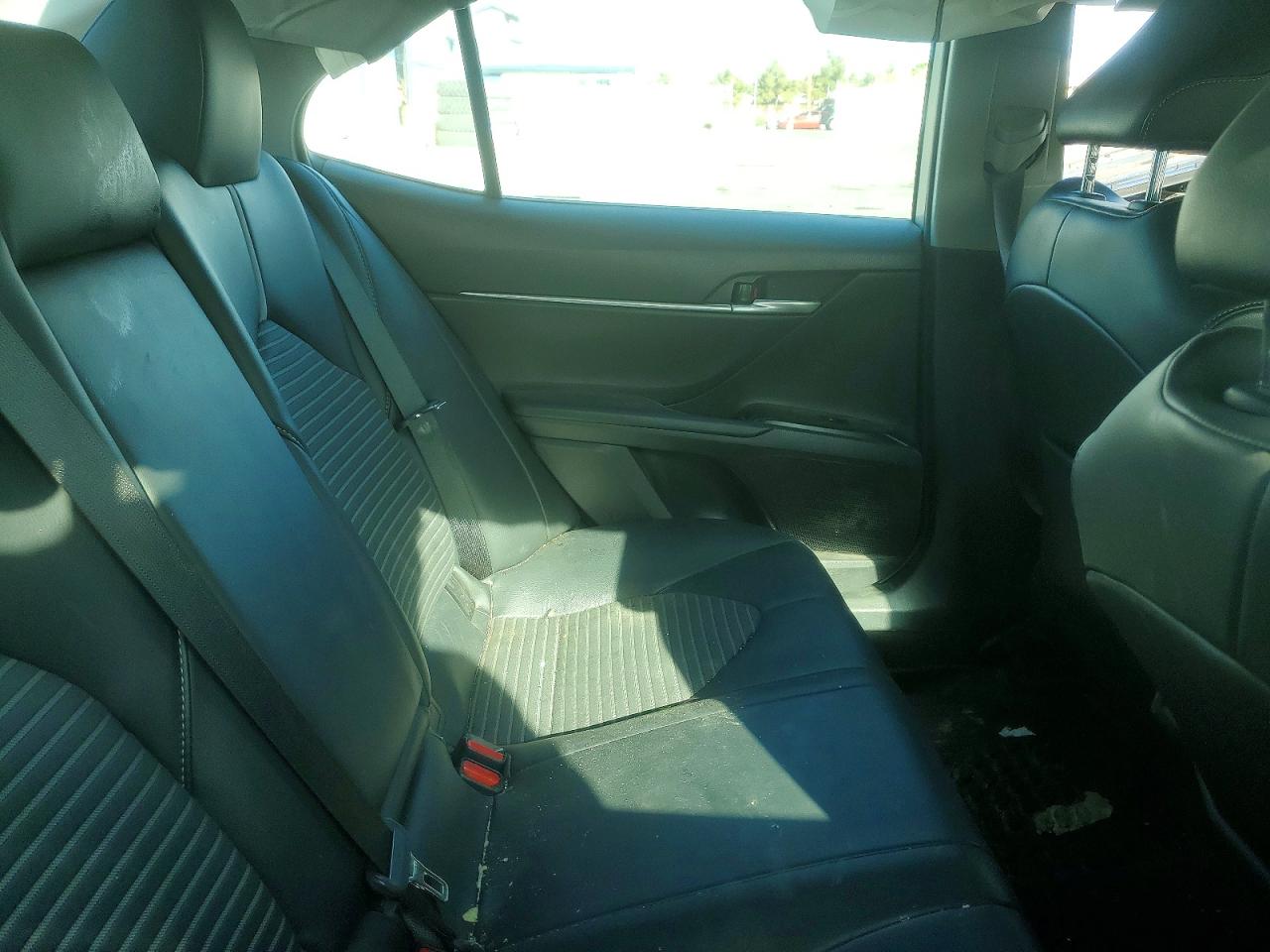 2020 TOYOTA CAMRY SE photo 19