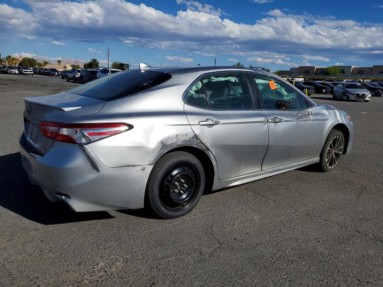 2020 TOYOTA CAMRY SE photo 5