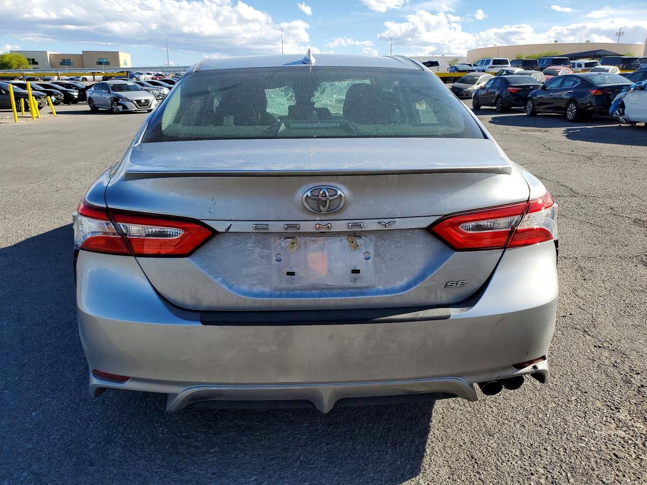 2020 TOYOTA CAMRY SE photo 11