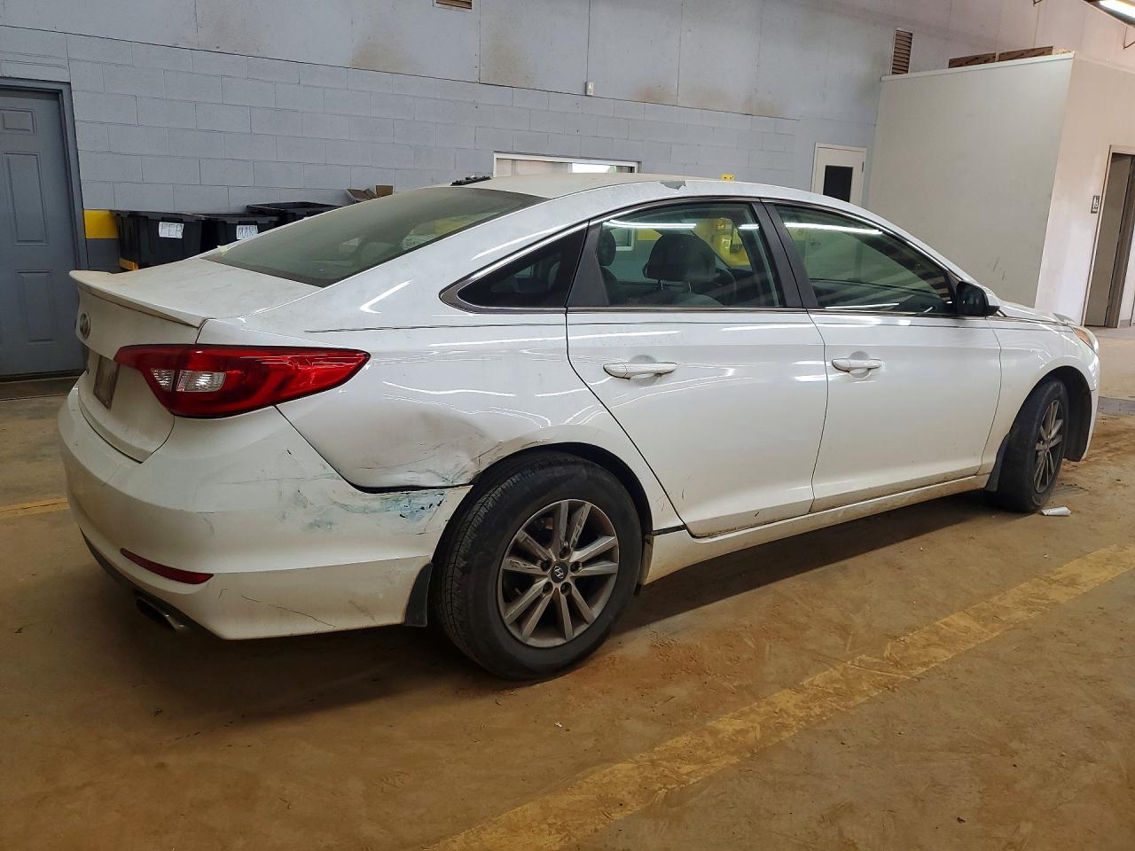 2015 HYUNDAI SONATA SE photo 3