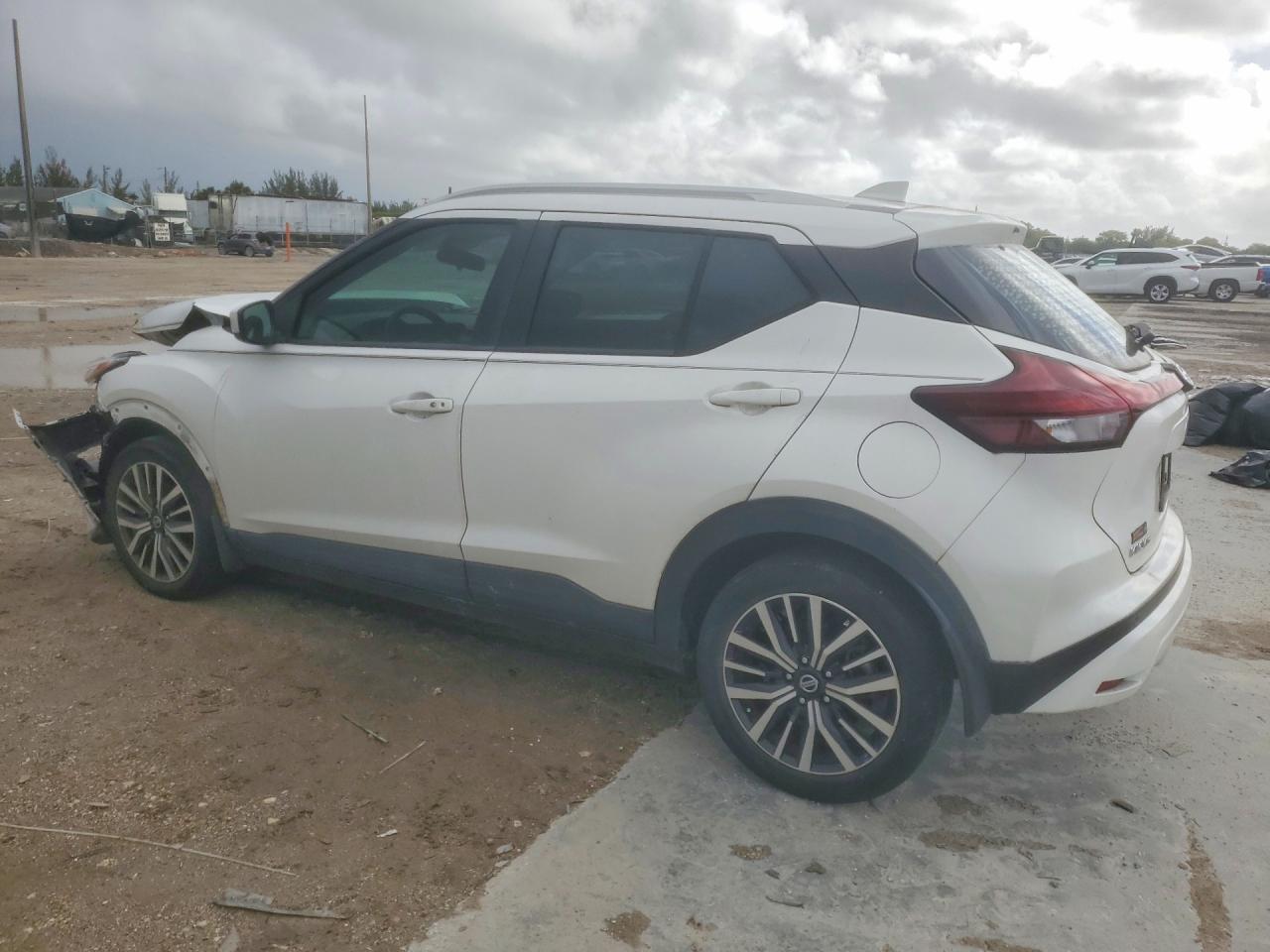 2021 NISSAN KICKS SV photo 3