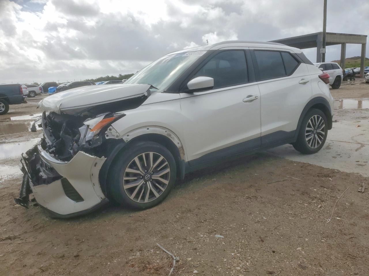 2021 NISSAN KICKS