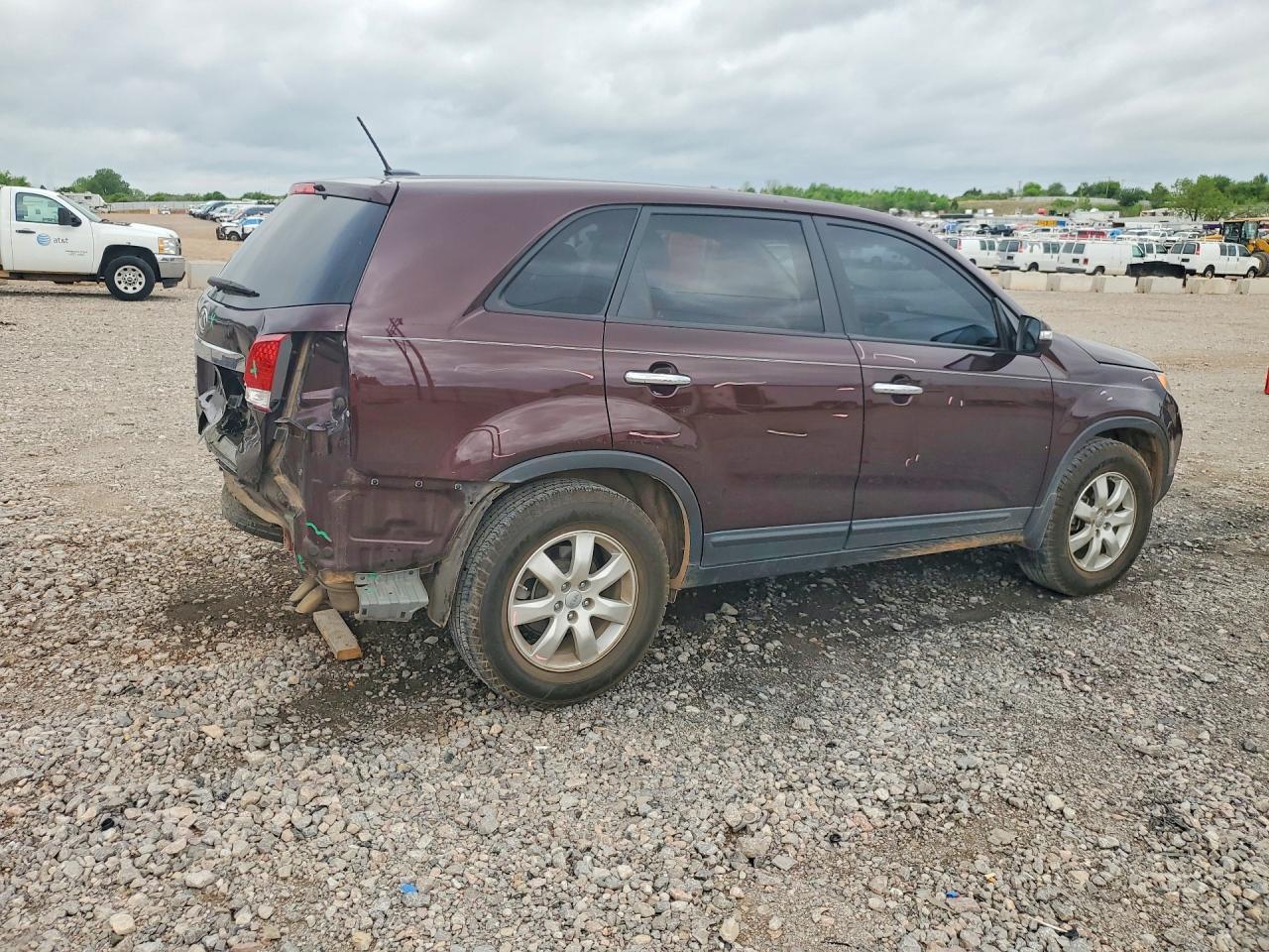 2013 KIA SORENTO LX photo 3