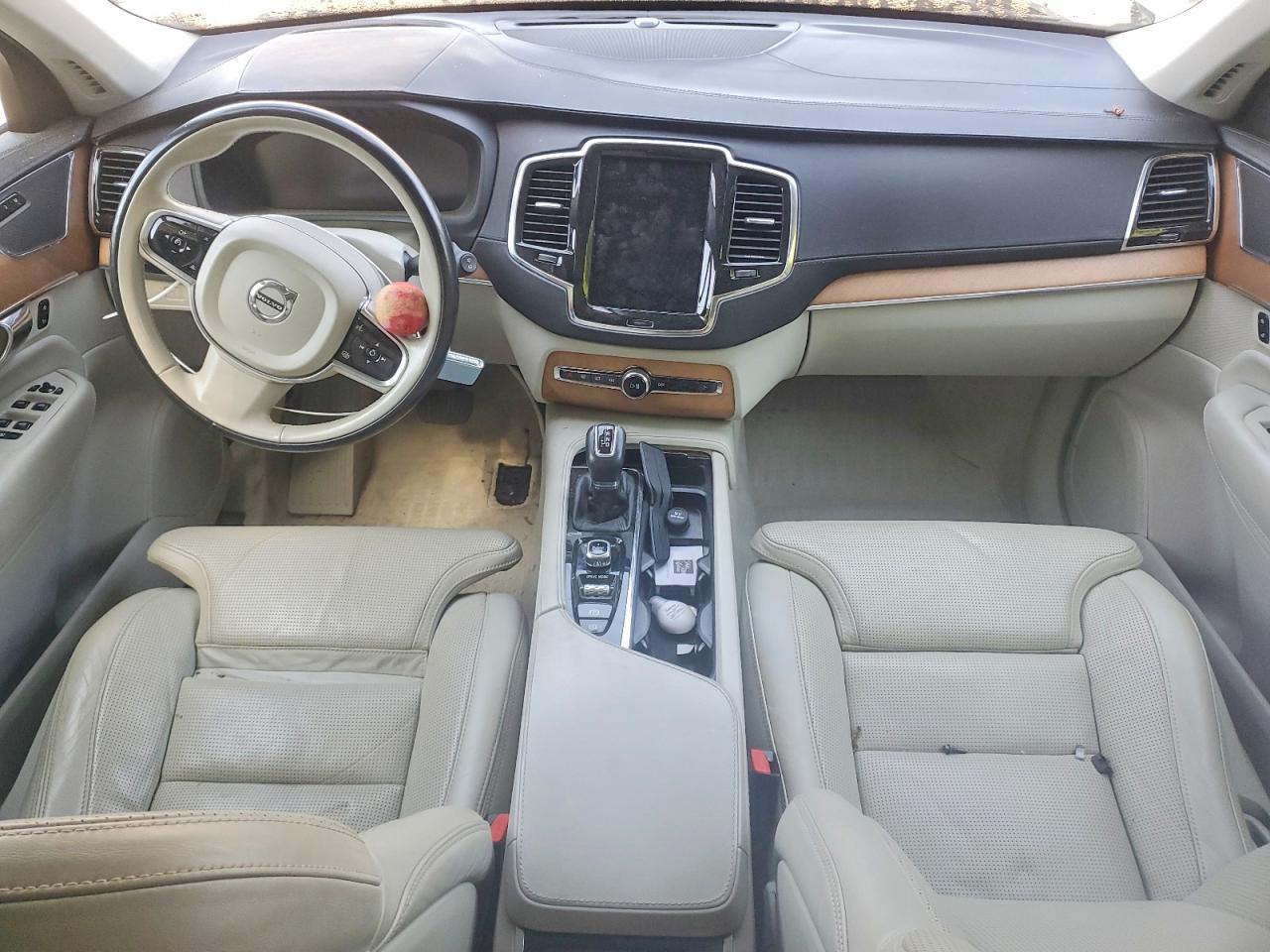 2016 VOLVO XC90 T6 photo 22