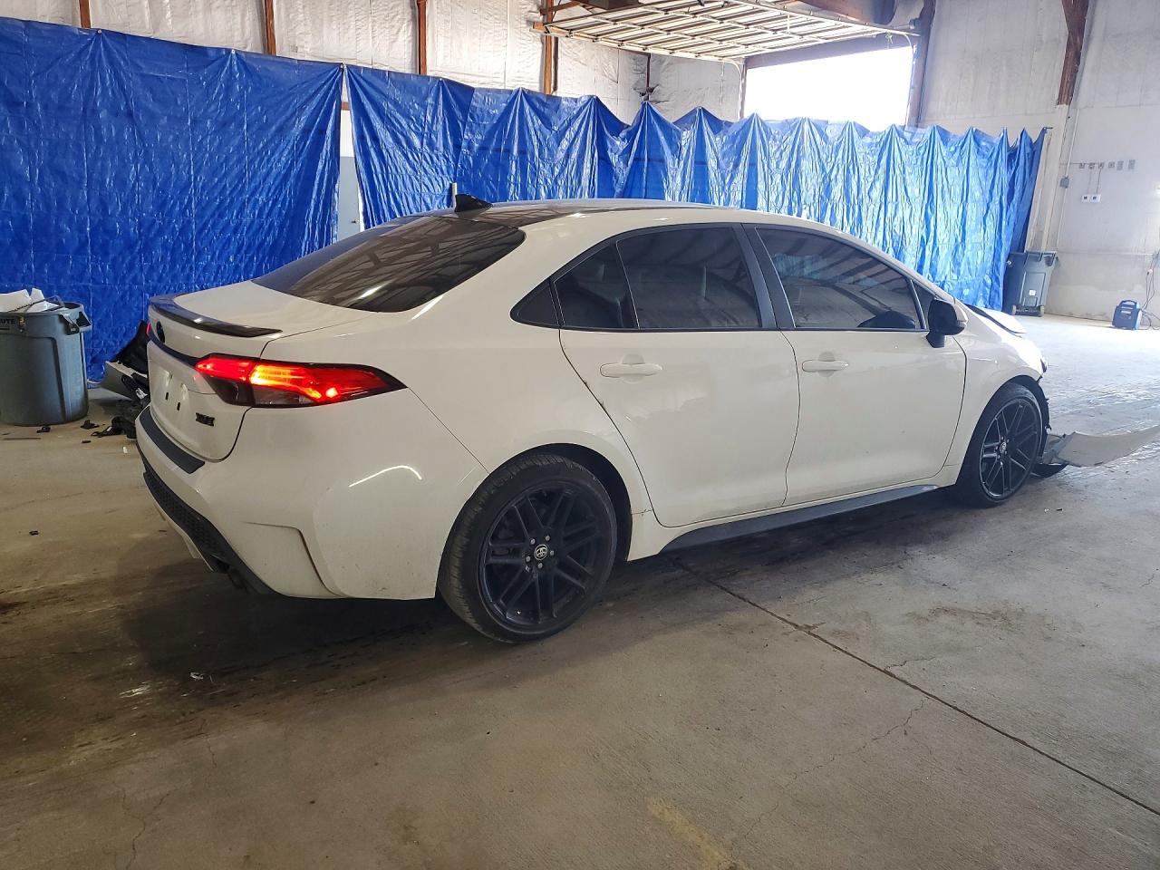 2022 TOYOTA COROLLA XSE photo 3