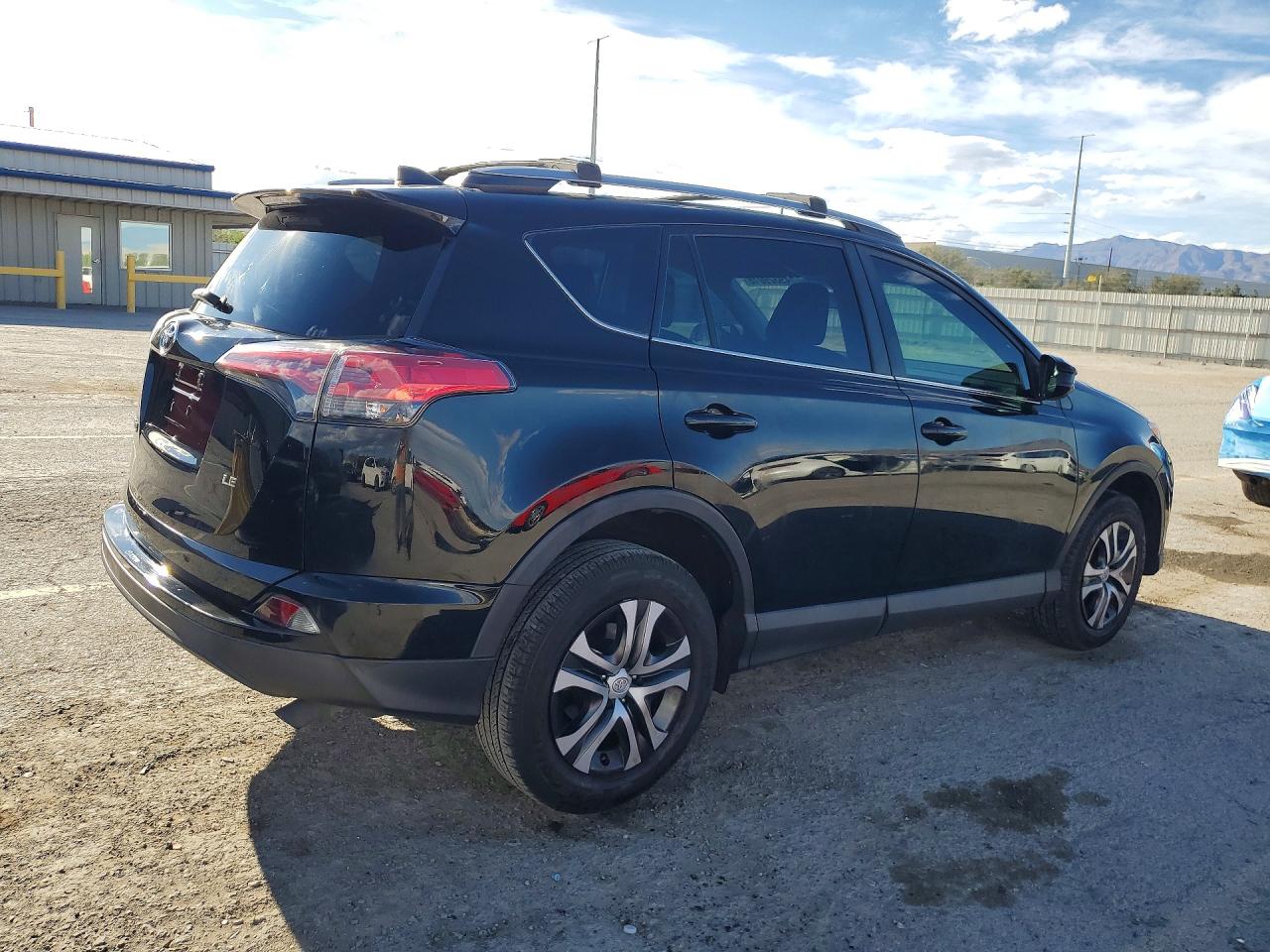 2018 TOYOTA RAV4 LE photo 5