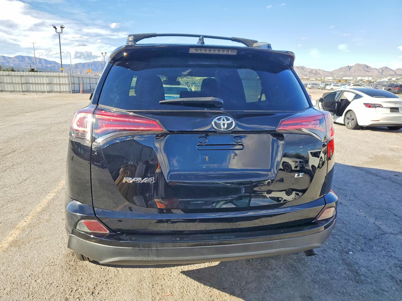 2018 TOYOTA RAV4 LE photo 11