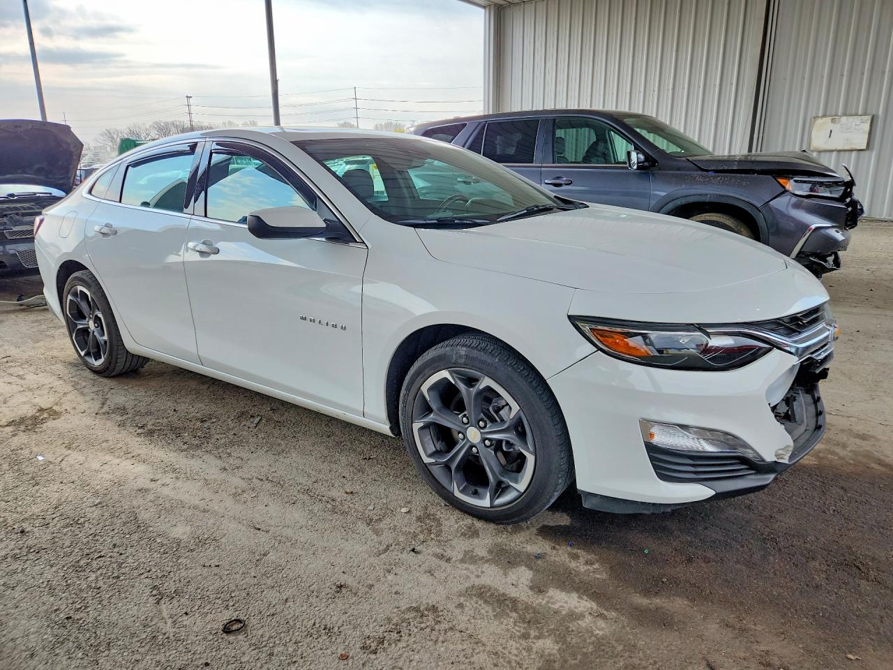 2022 CHEVROLET MALIBU LT photo 4