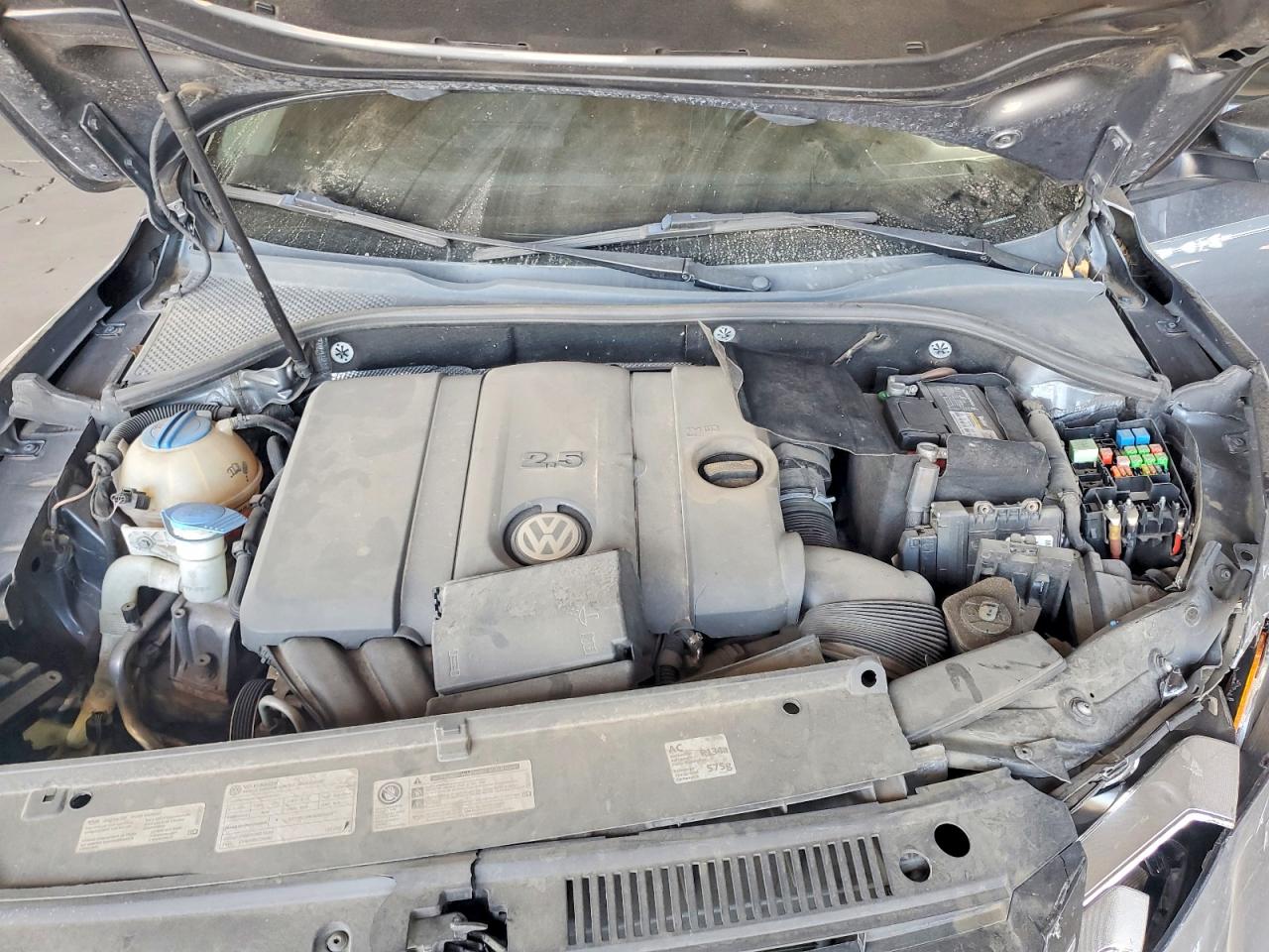 2014 VOLKSWAGEN PASSAT S photo 11