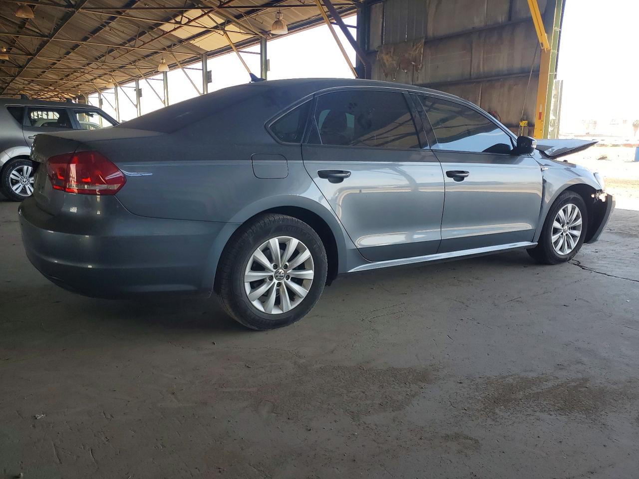2014 VOLKSWAGEN PASSAT S photo 3