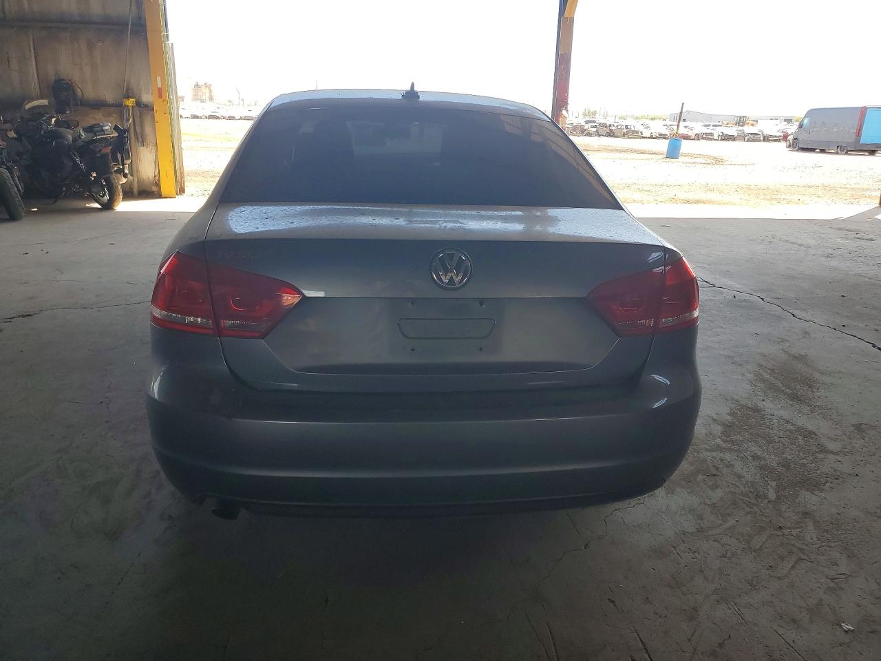 2014 VOLKSWAGEN PASSAT S photo 6