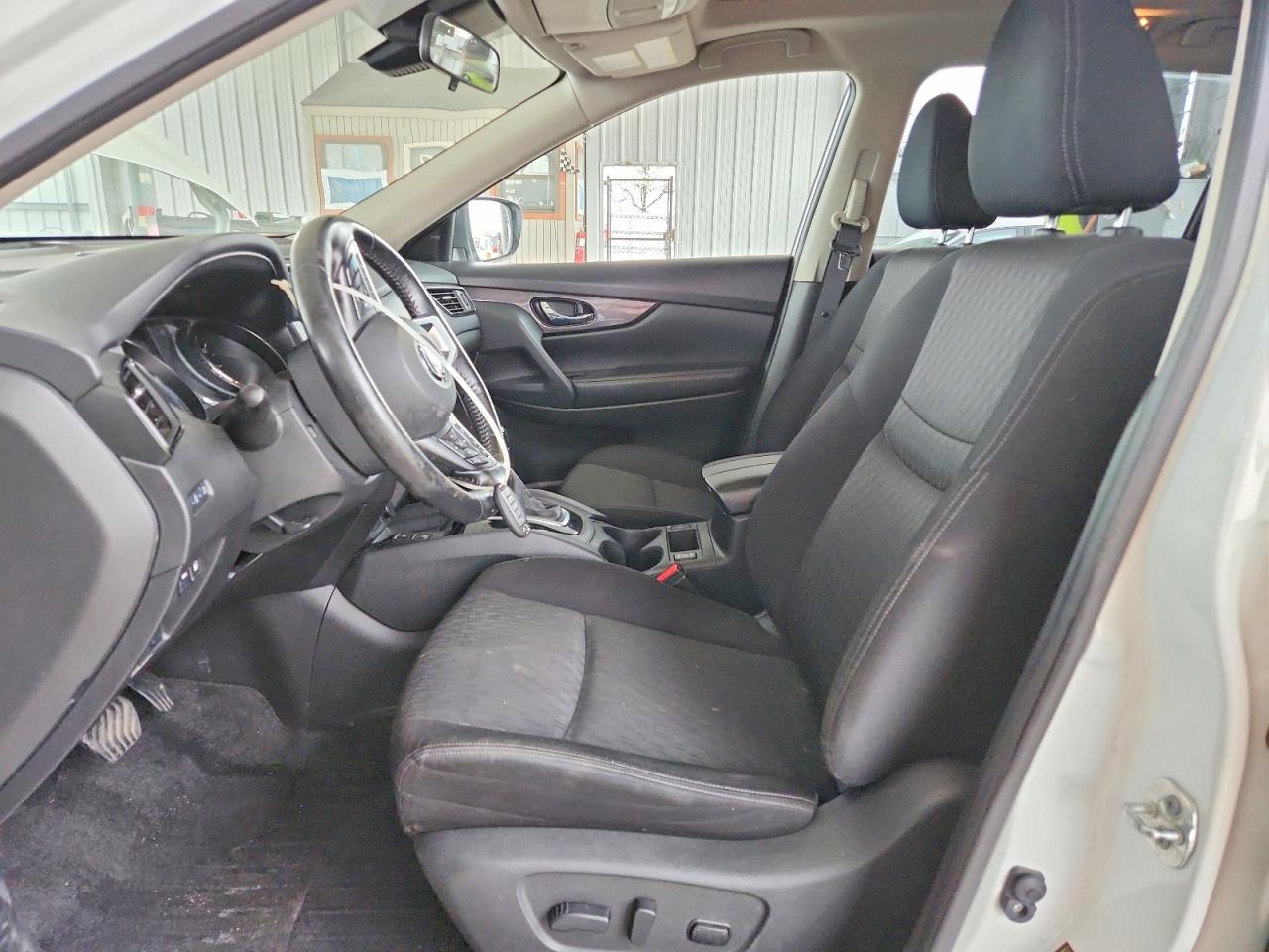 2019 NISSAN ROGUE SV photo 19