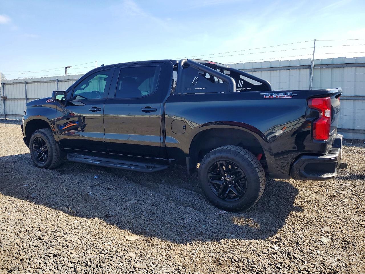 2020 CHEVROLET SILVERADO K1500 LT TRAIL BOSS photo 3