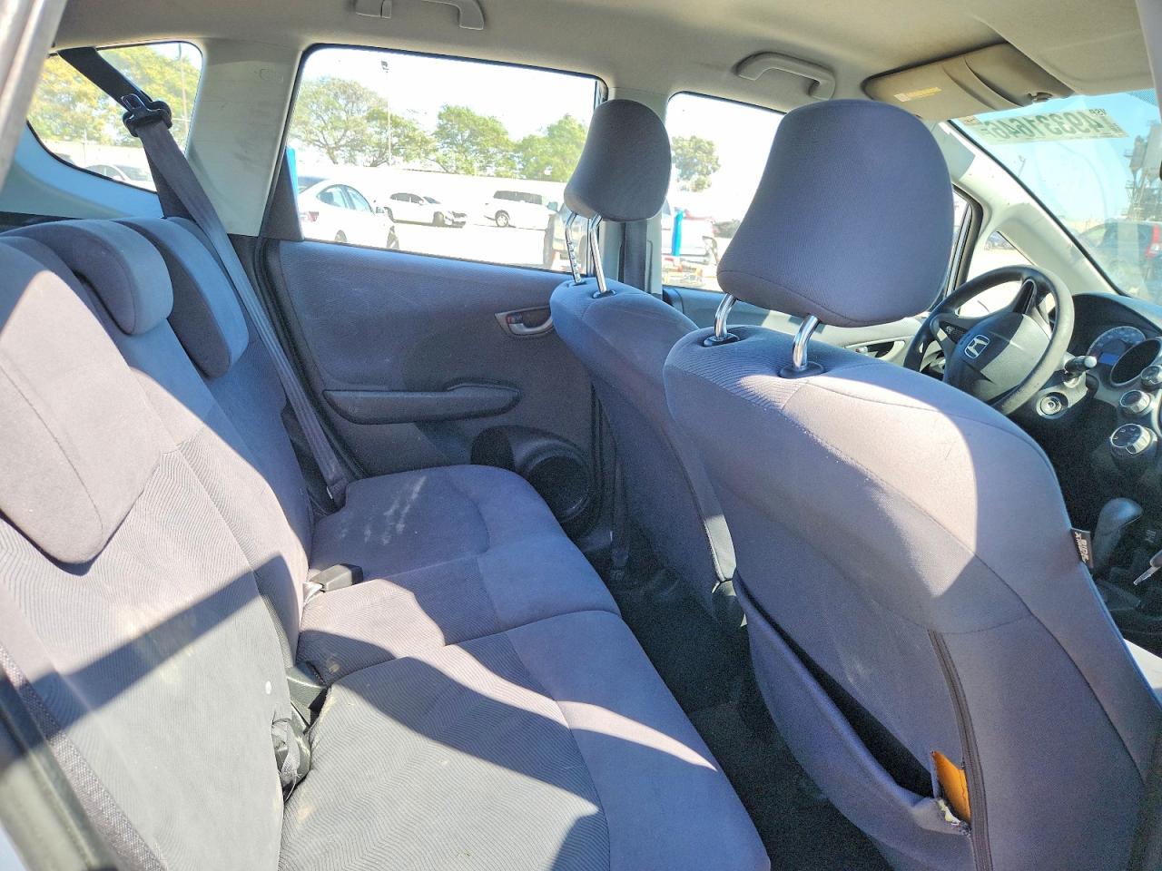 2011 HONDA FIT photo 19