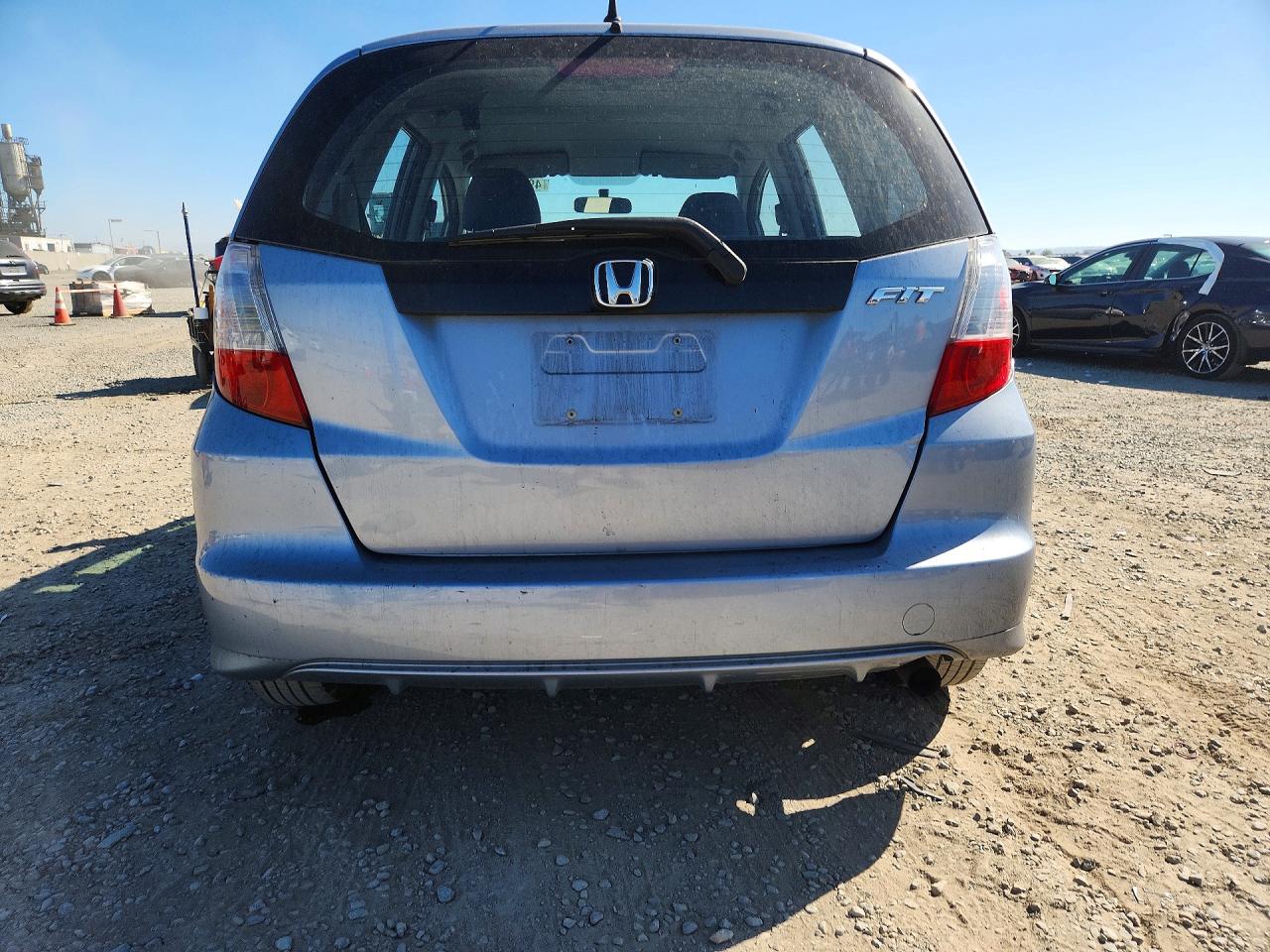 2011 HONDA FIT photo 11