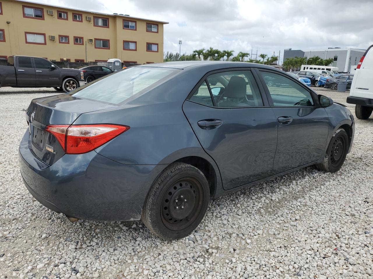 2017 TOYOTA COROLLA LE photo 3