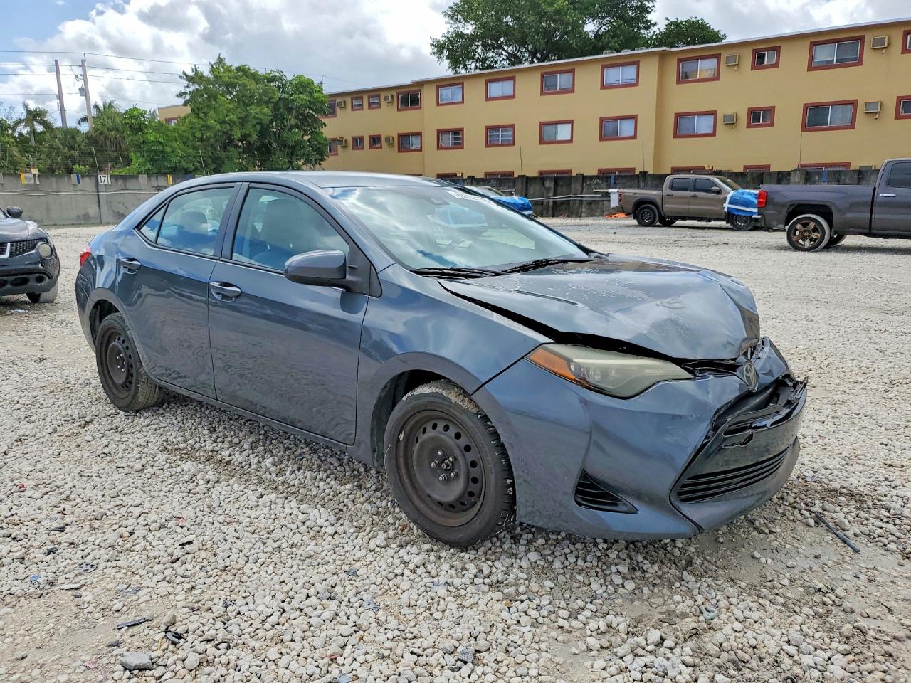 2017 TOYOTA COROLLA LE photo 4