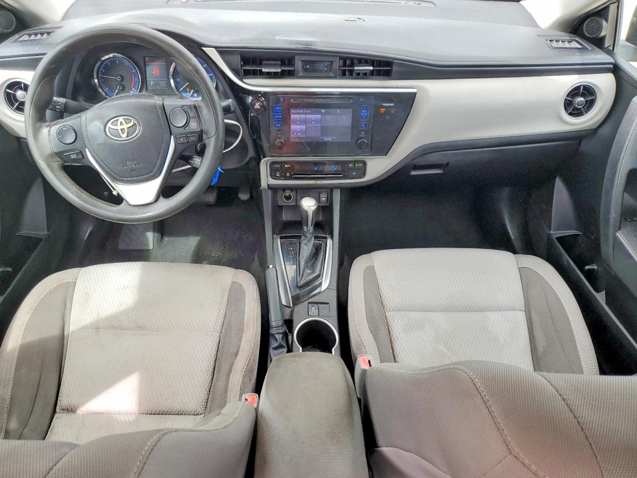 2017 TOYOTA COROLLA LE photo 8