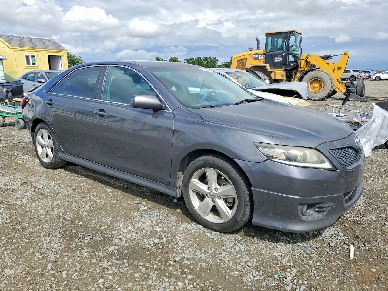 2011 TOYOTA CAMRY SE photo 7