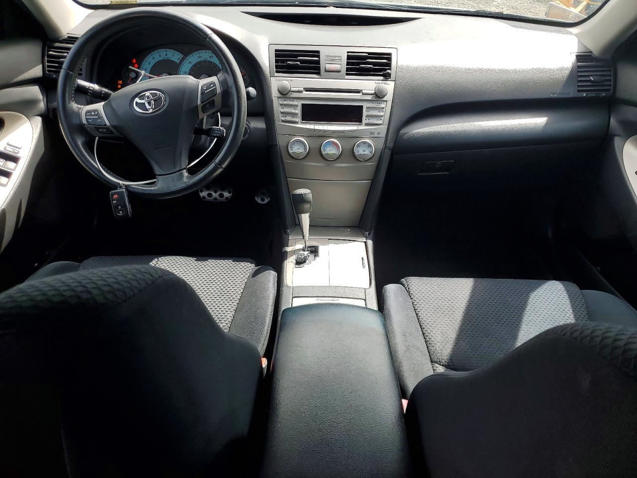2011 TOYOTA CAMRY SE photo 15