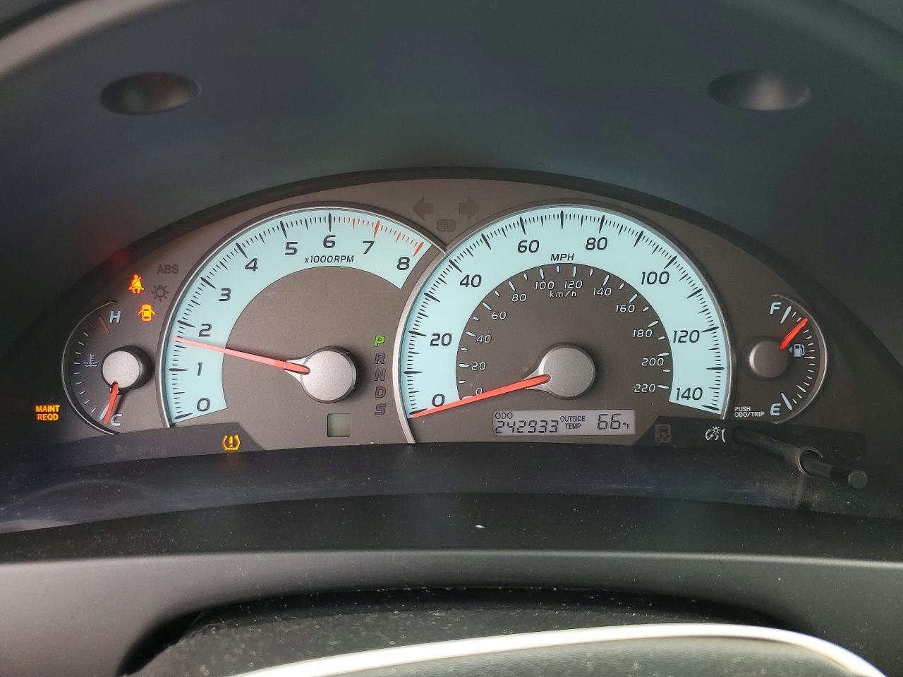 2011 TOYOTA CAMRY SE photo 17