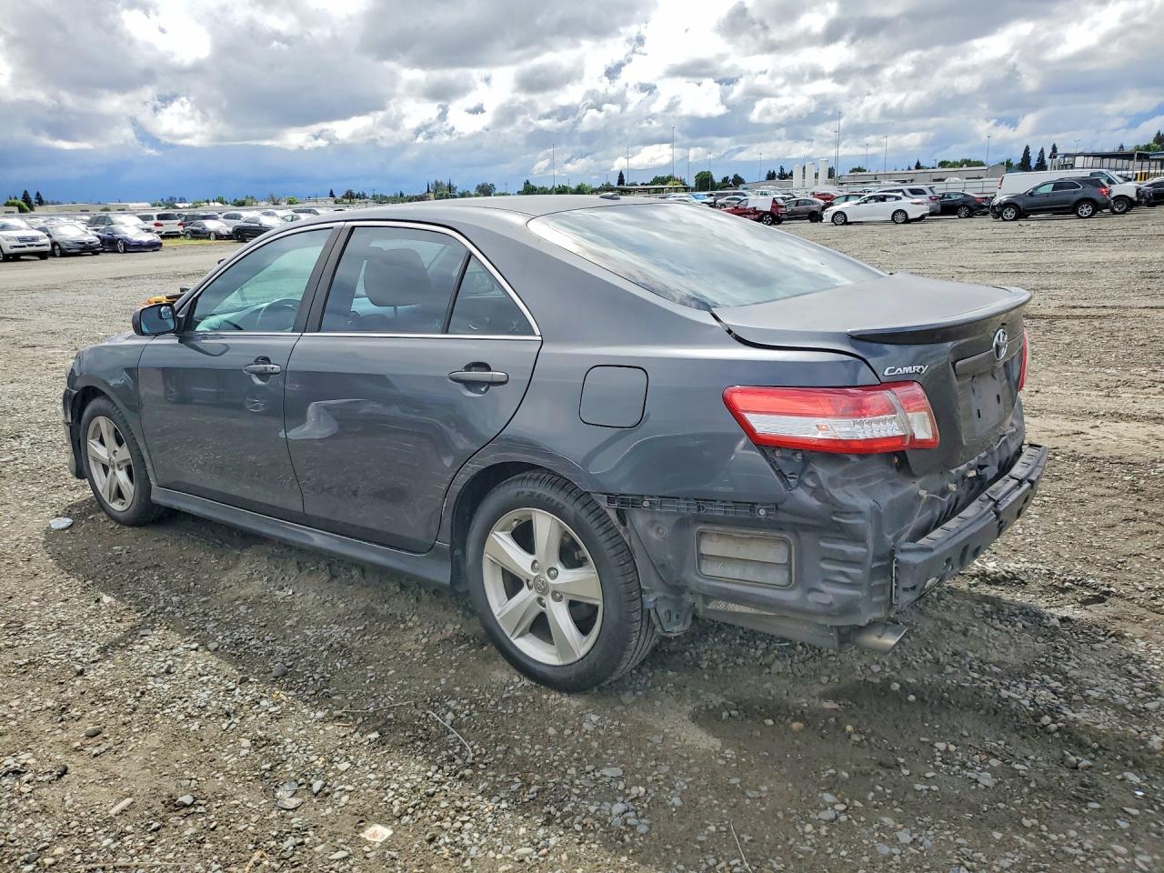 2011 TOYOTA CAMRY SE photo 3