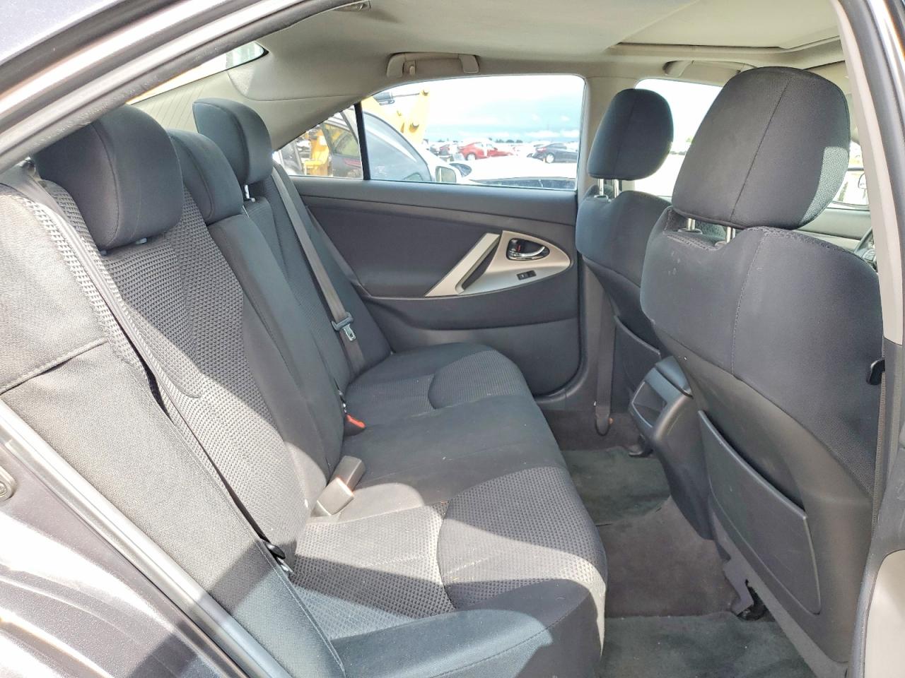 2011 TOYOTA CAMRY SE photo 19