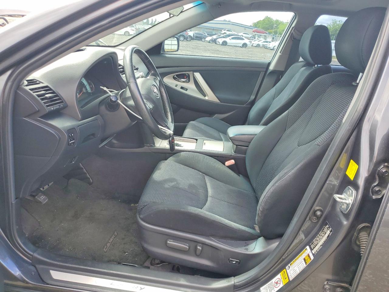 2011 TOYOTA CAMRY SE photo 13