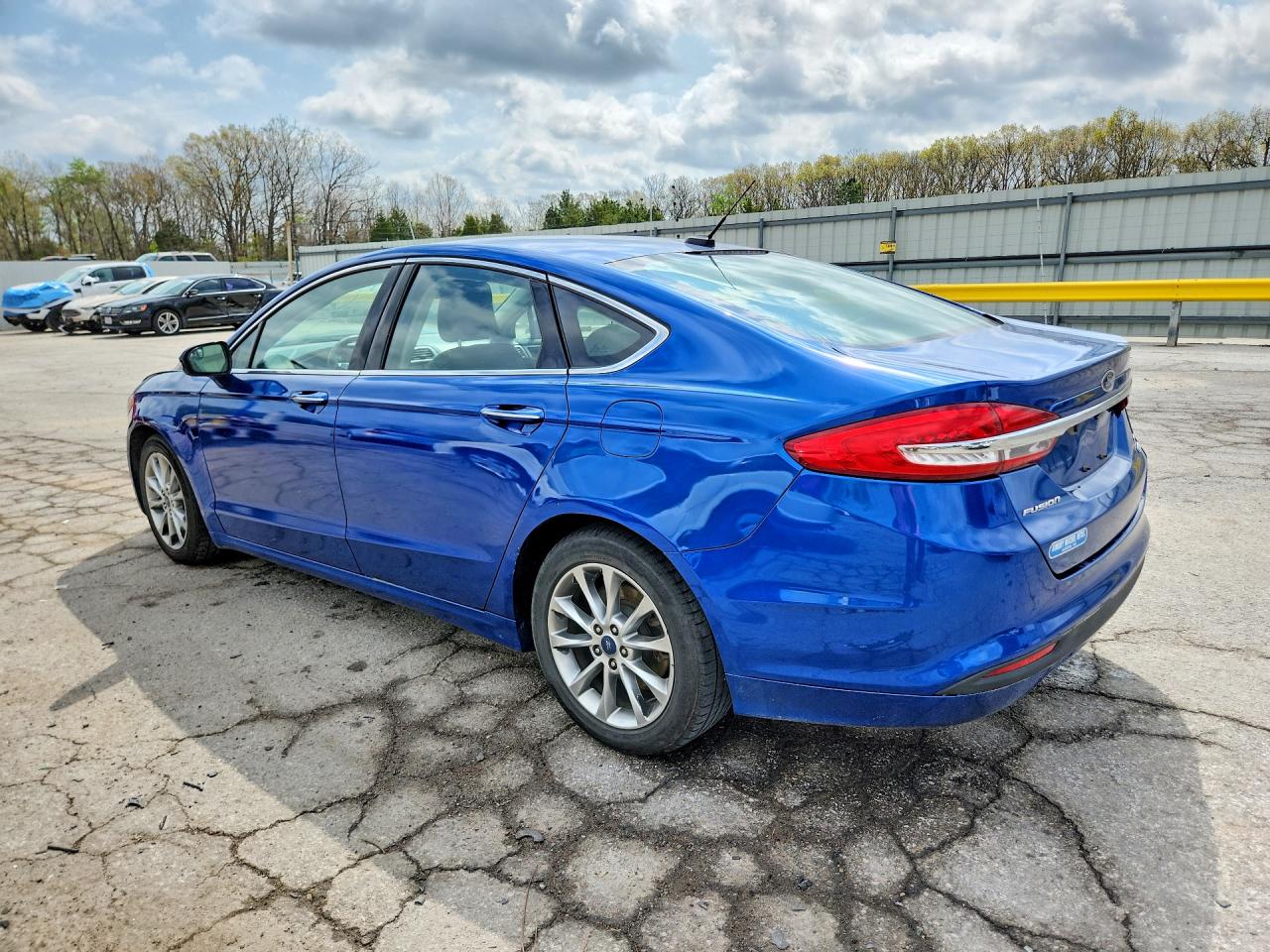 2017 FORD FUSION SE photo 4