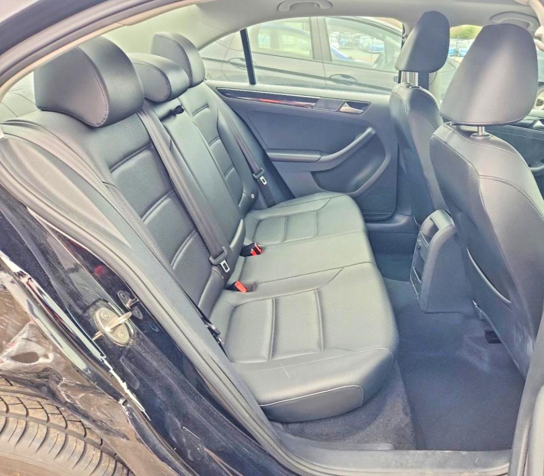 2017 VOLKSWAGEN JETTA SEL photo 28