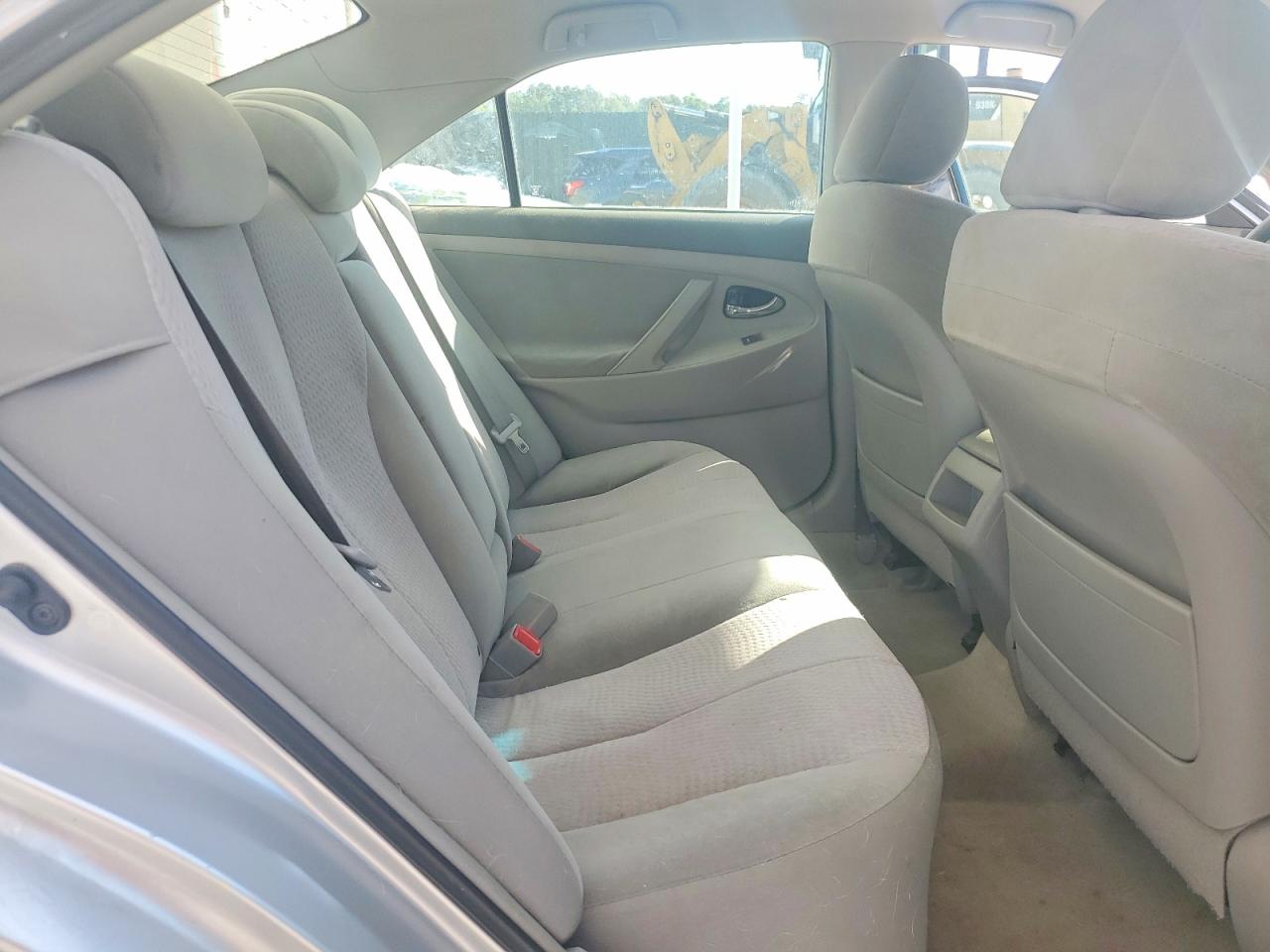 2010 TOYOTA CAMRY LE photo 19