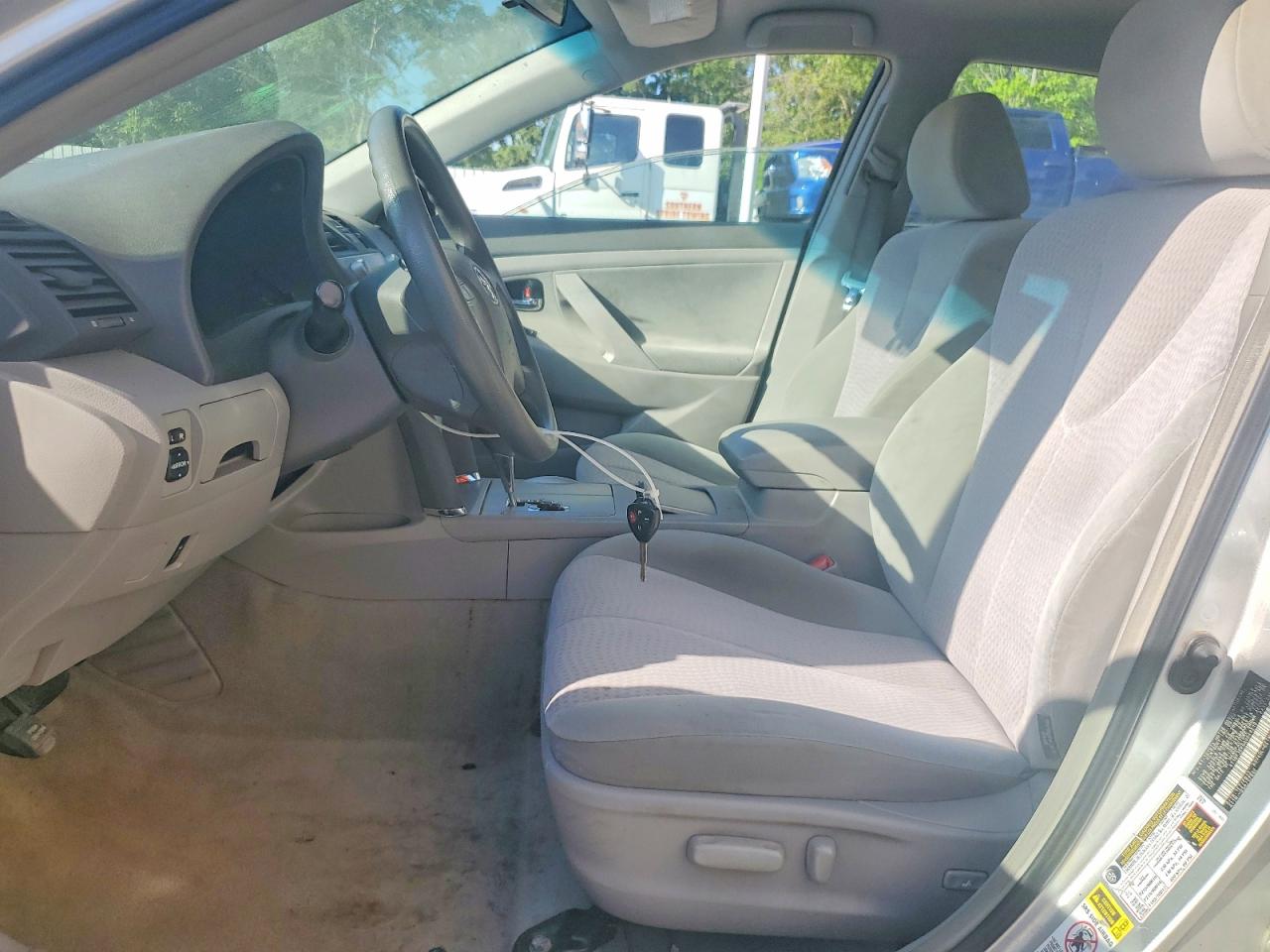 2010 TOYOTA CAMRY LE photo 13