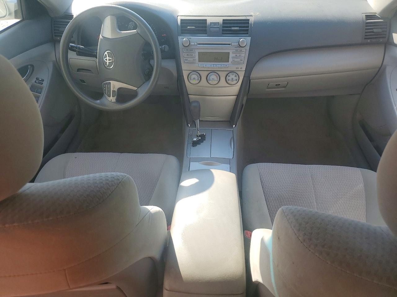 2010 TOYOTA CAMRY LE photo 15