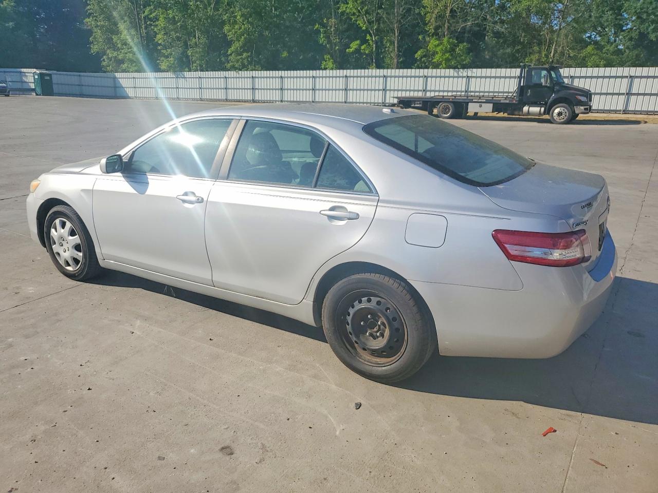 2010 TOYOTA CAMRY LE photo 3