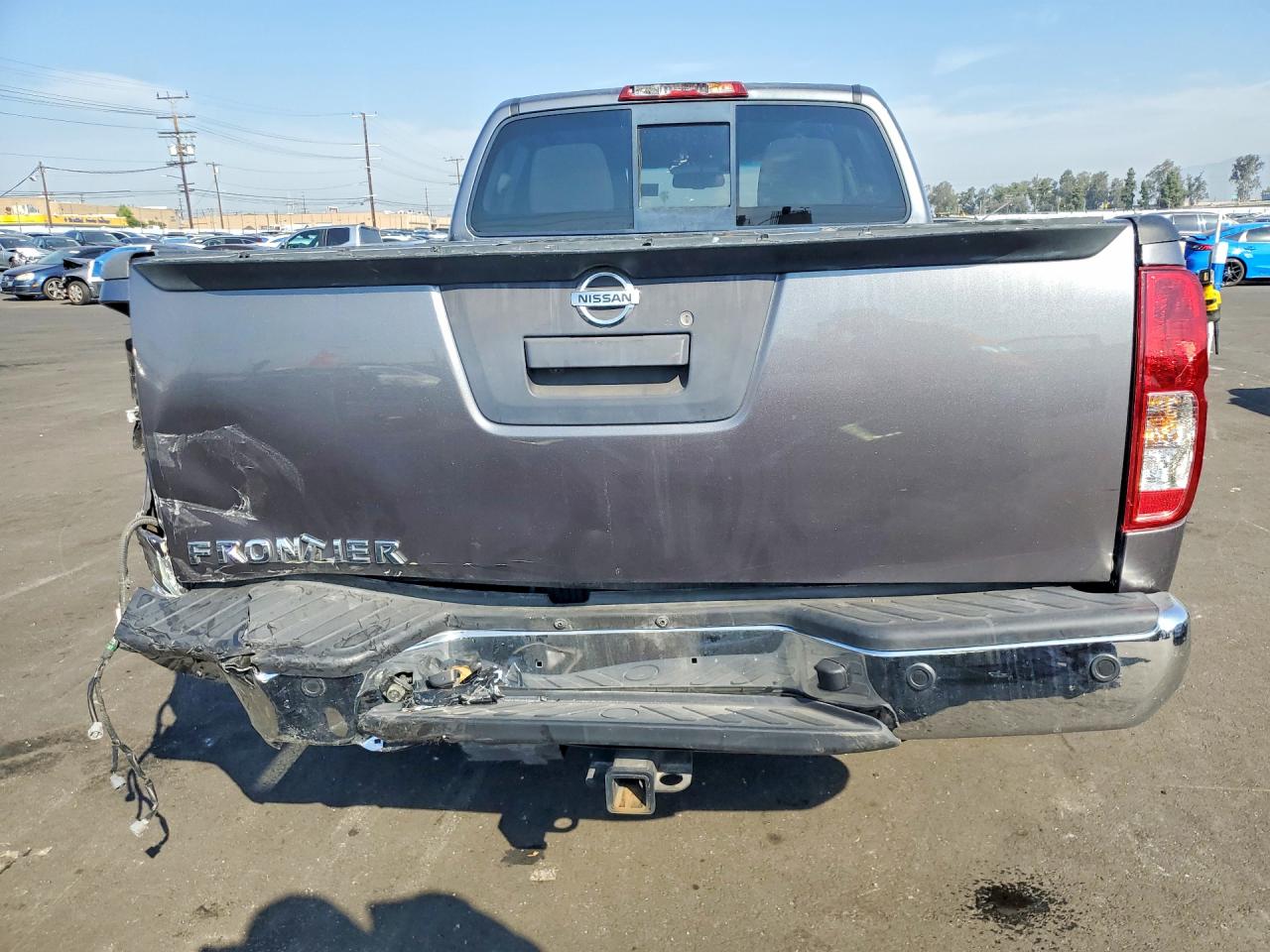 2018 NISSAN FRONTIER SV photo 6