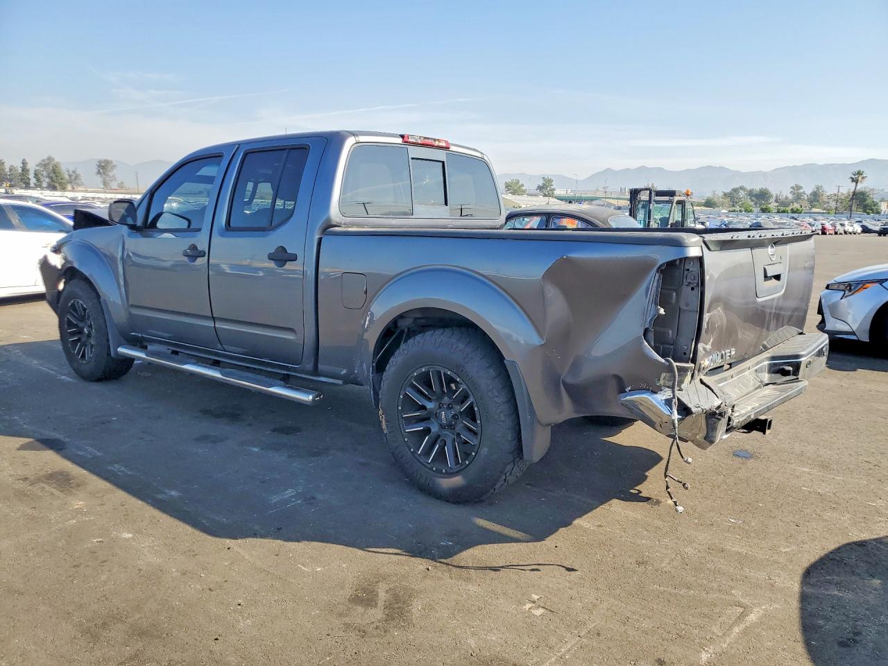 2018 NISSAN FRONTIER SV photo 2