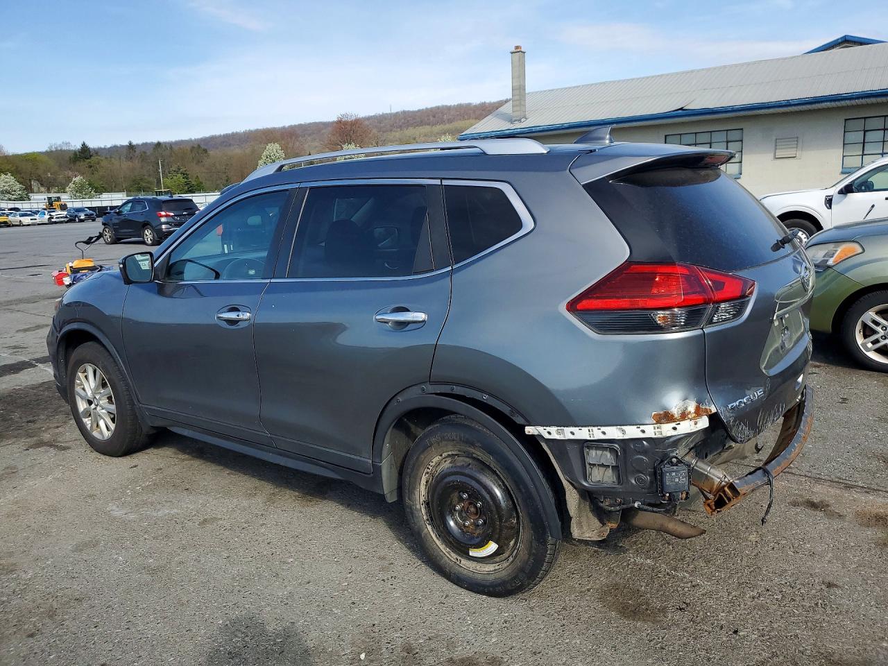 2017 NISSAN ROGUE SV photo 2