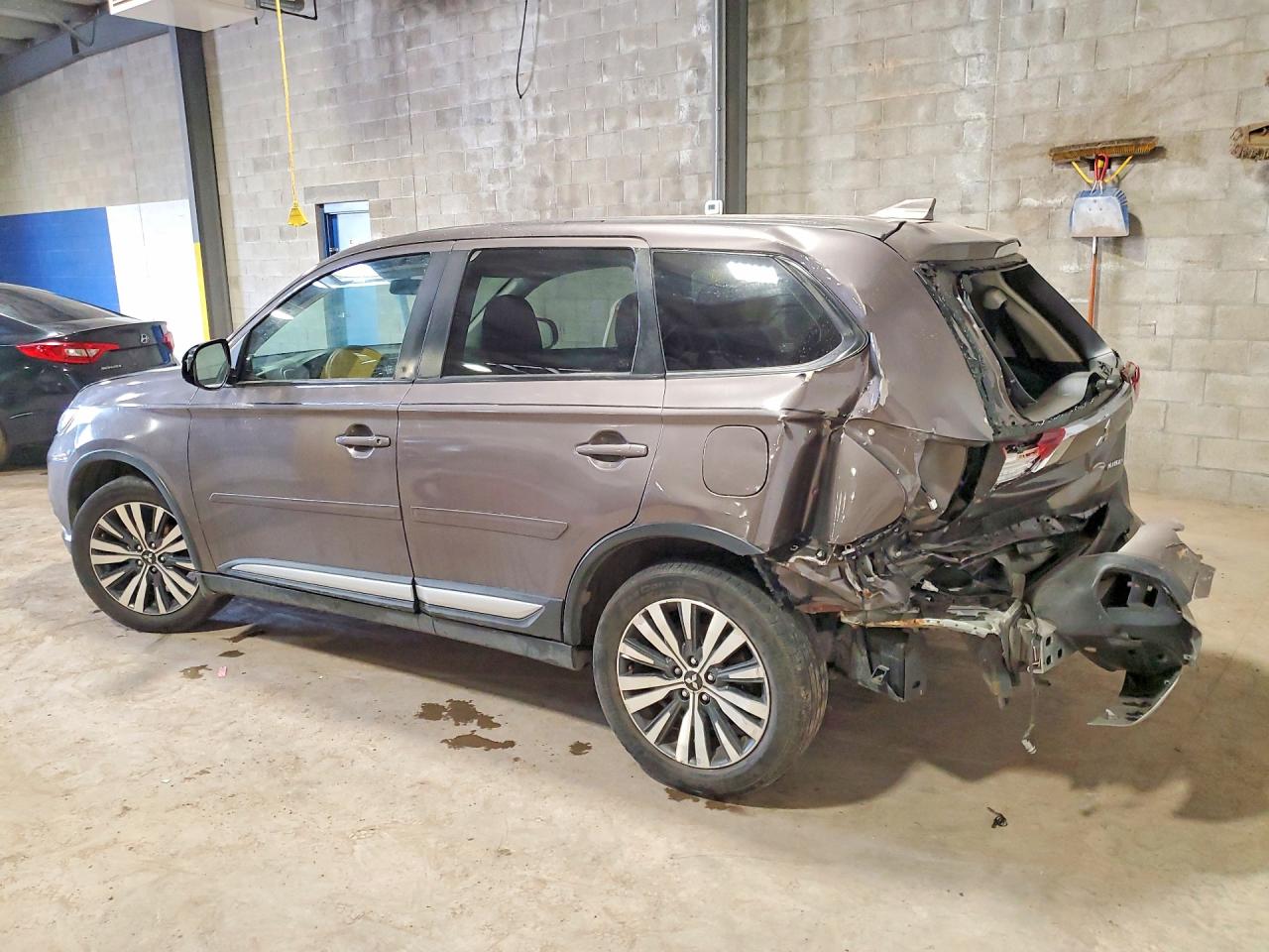 2019 MITSUBISHI OUTLANDER ES photo 2