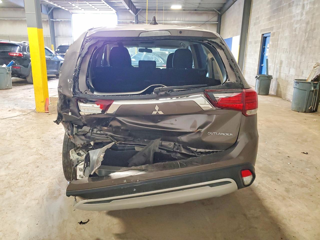 2019 MITSUBISHI OUTLANDER ES photo 6