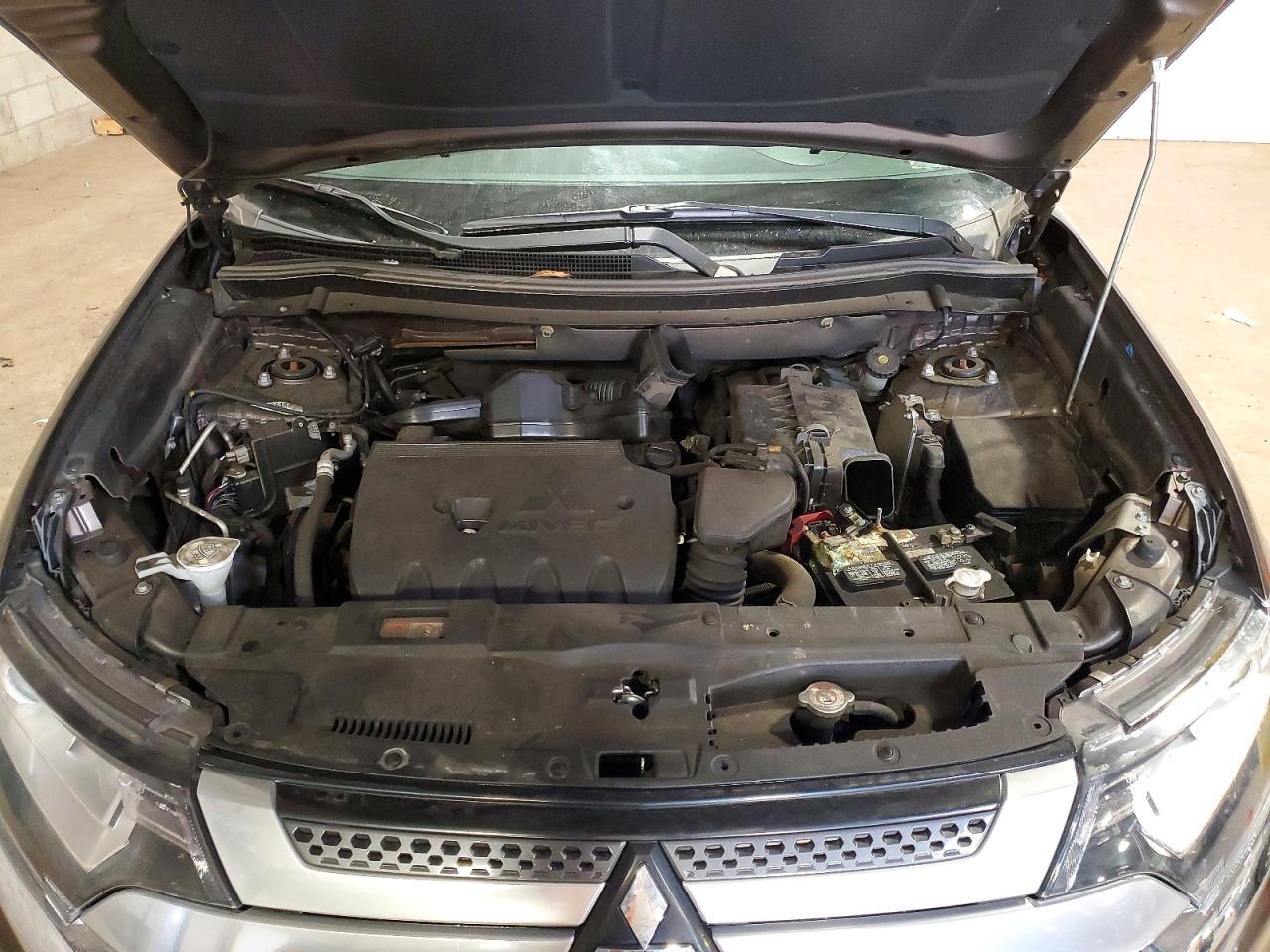 2019 MITSUBISHI OUTLANDER ES photo 12