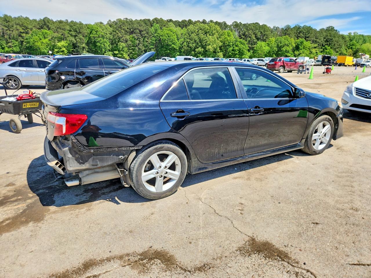 2012 TOYOTA CAMRY SE photo 5