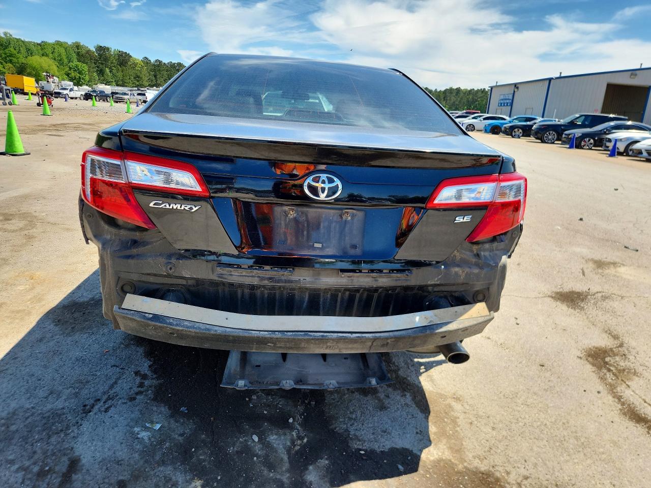 2012 TOYOTA CAMRY SE photo 11