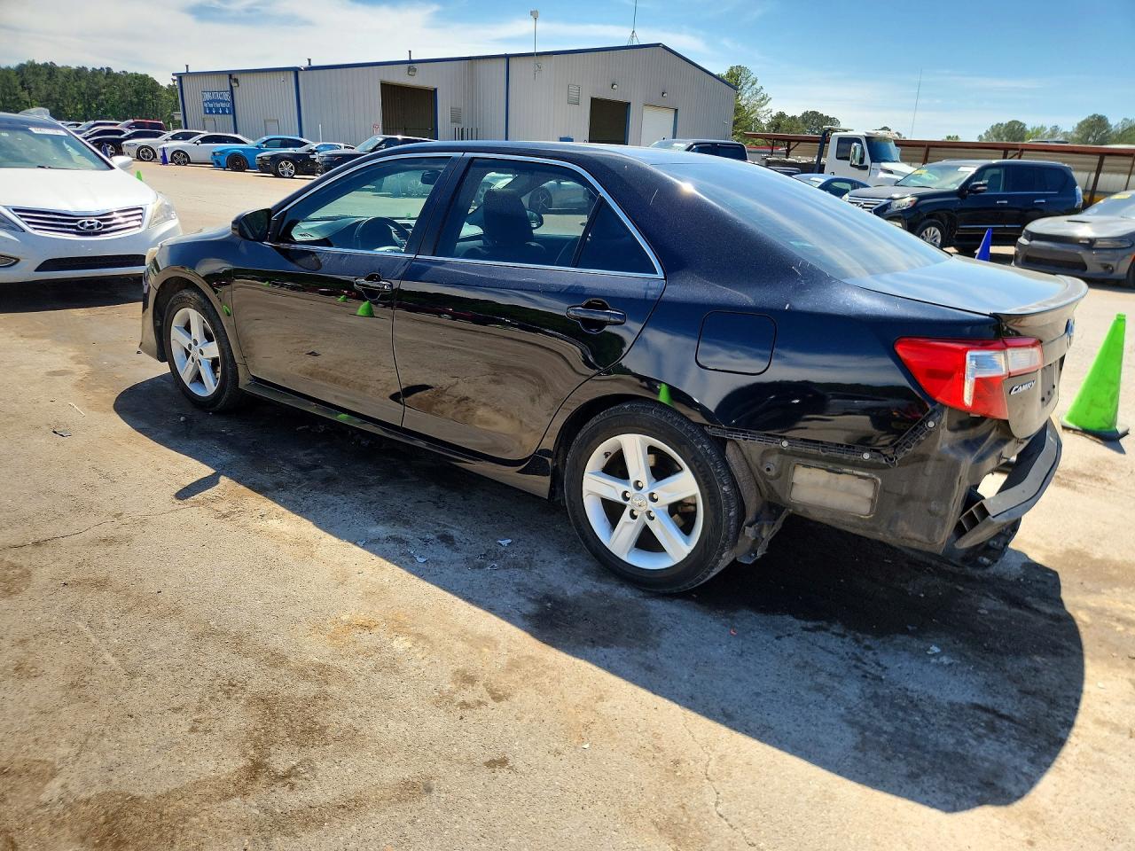 2012 TOYOTA CAMRY SE photo 3