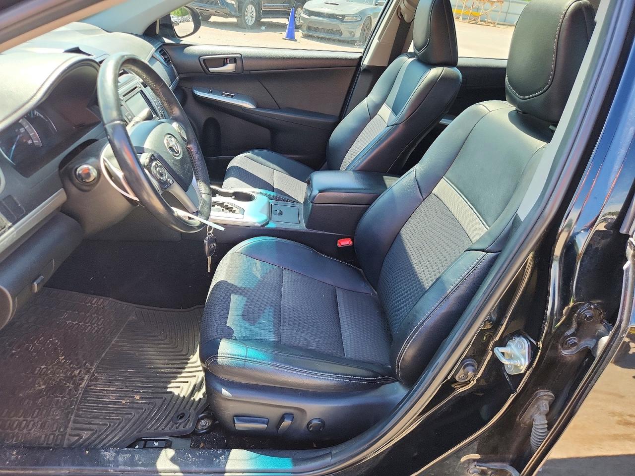 2012 TOYOTA CAMRY SE photo 13