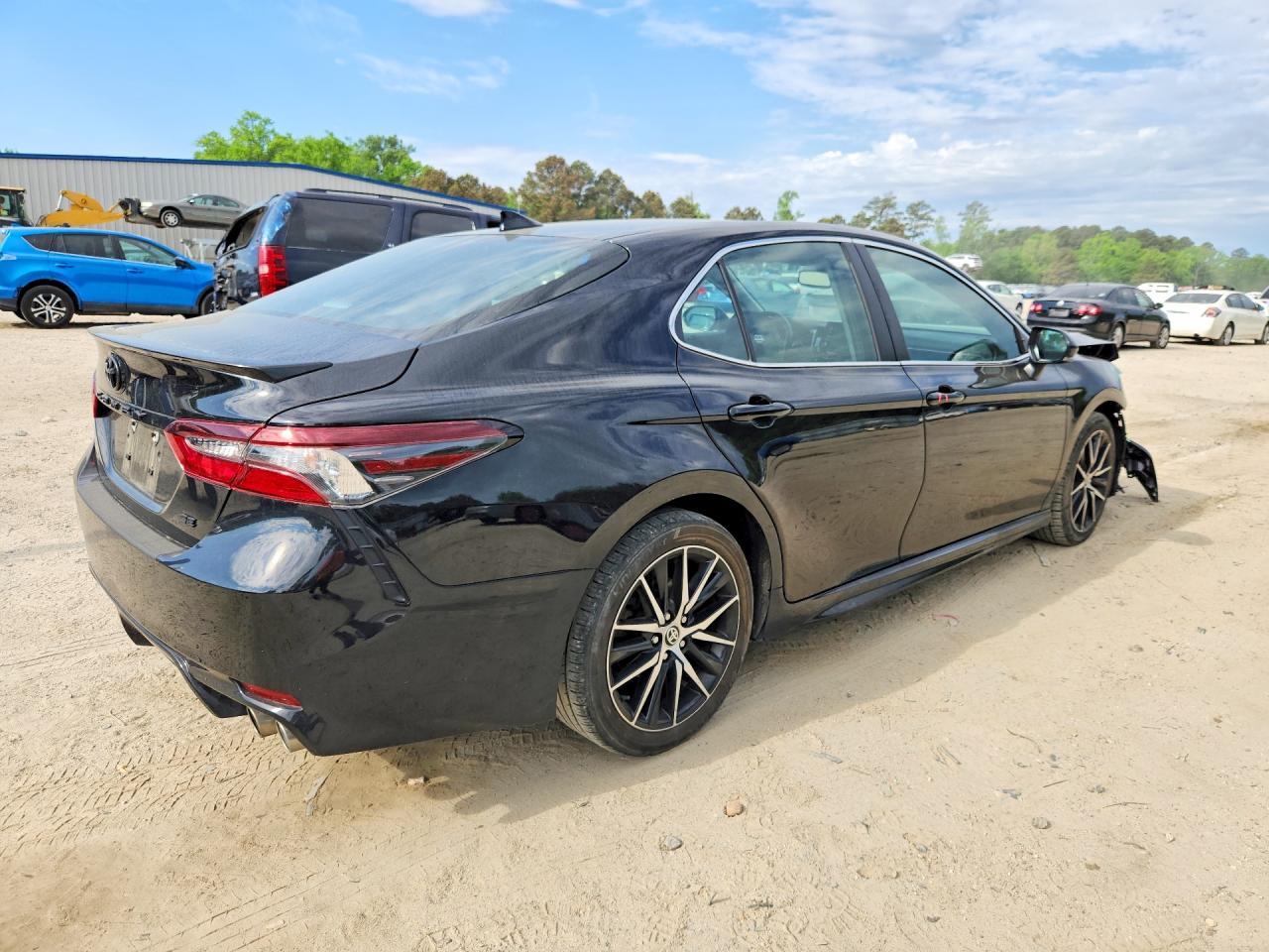 2024 TOYOTA CAMRY SE photo 5