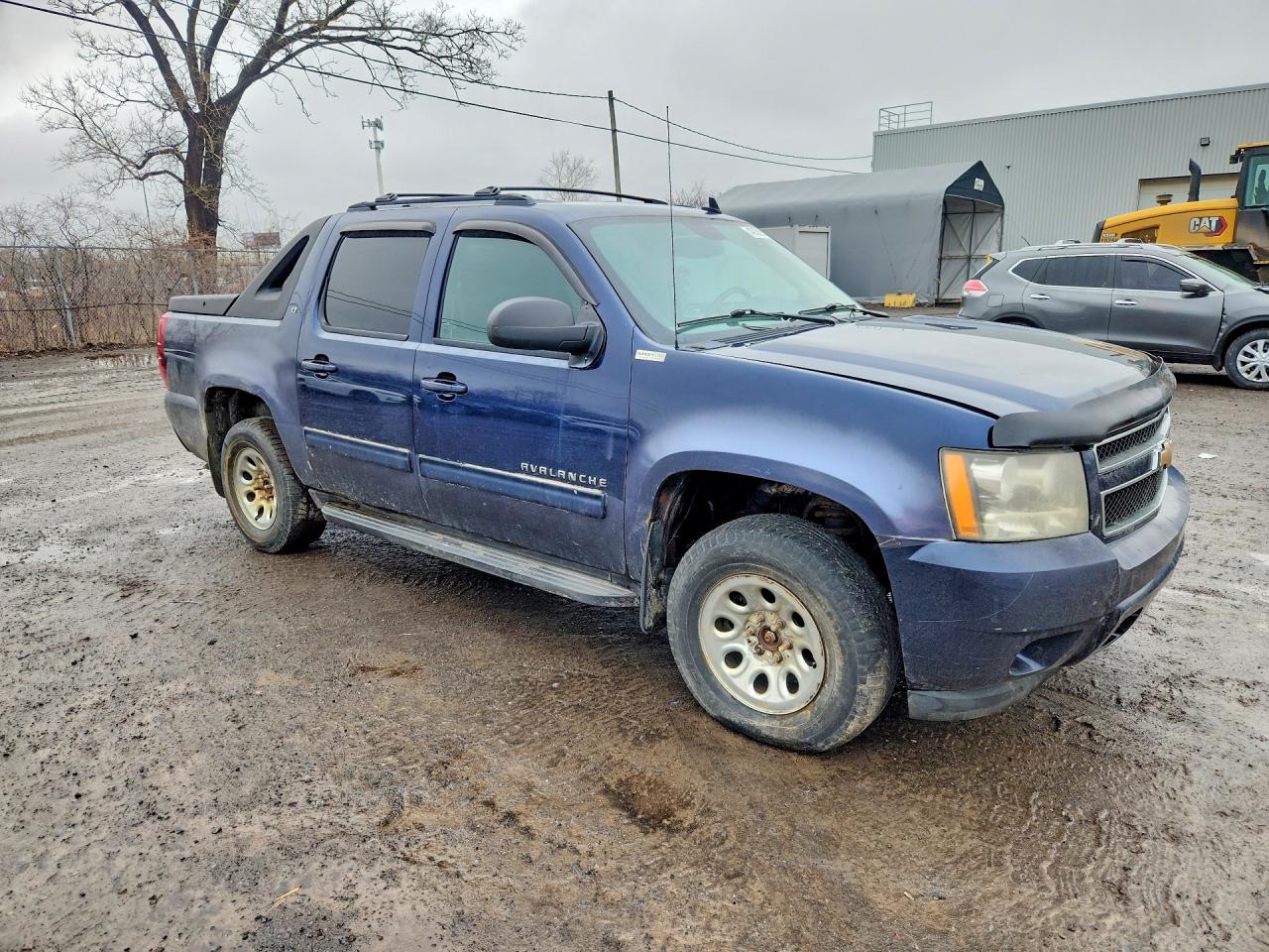 2010 CHEVROLET AVALANCHE LT photo 4